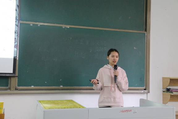 选手进行说课3
